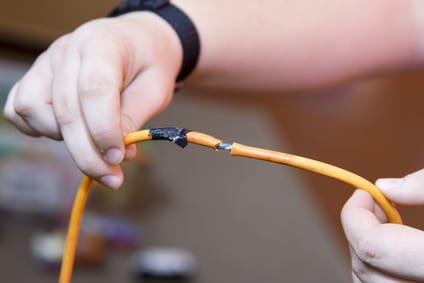 Cómo reparar un cable de alimentación (TUTORIAL)