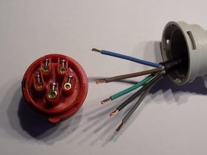 Conectar enchufe CEE ⚡(INSTRUCCIONES paso a paso) 🔎