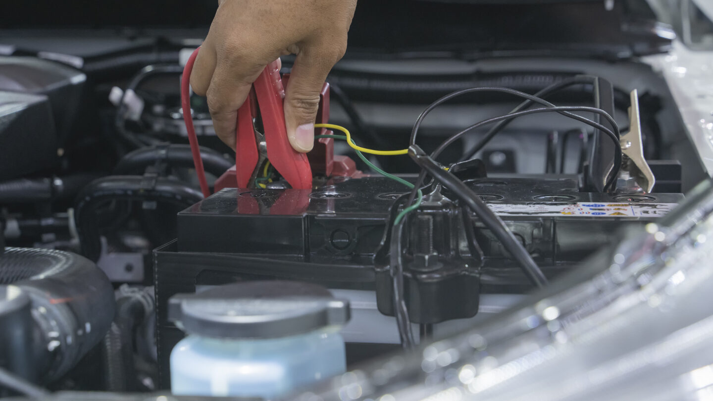 Diferencia entre el cargador Boost y el cargador flotante Cómo cargar la batería de un coche |