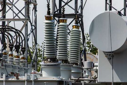 ¿Qué son los transformadores de corriente y por qué los ingenieros los necesitan?